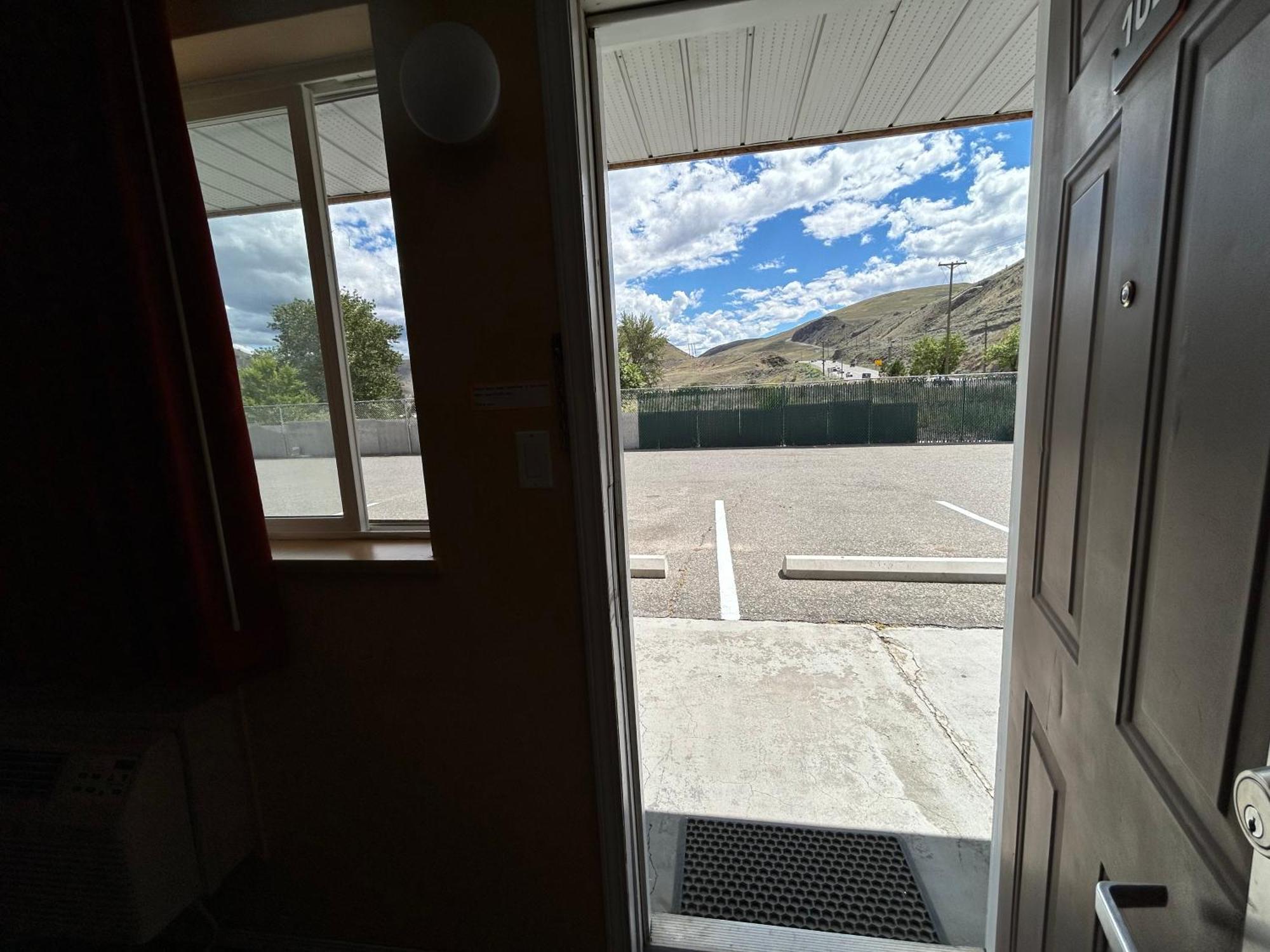 Riverside Motel Cache Creek Exterior photo
