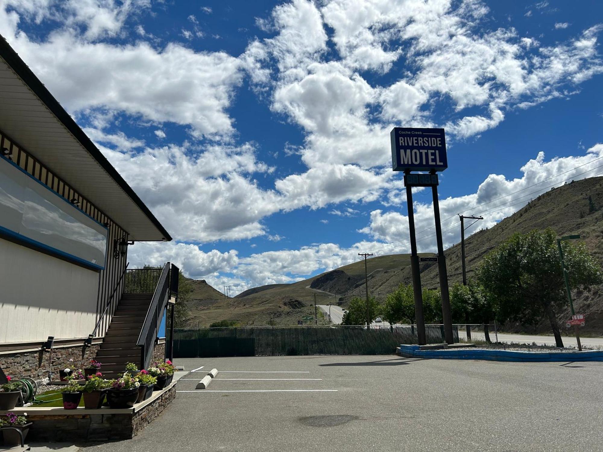 Riverside Motel Cache Creek Exterior photo