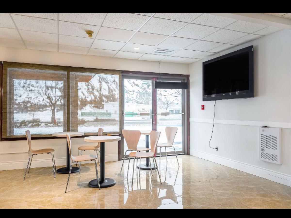 Riverside Motel Cache Creek Room photo