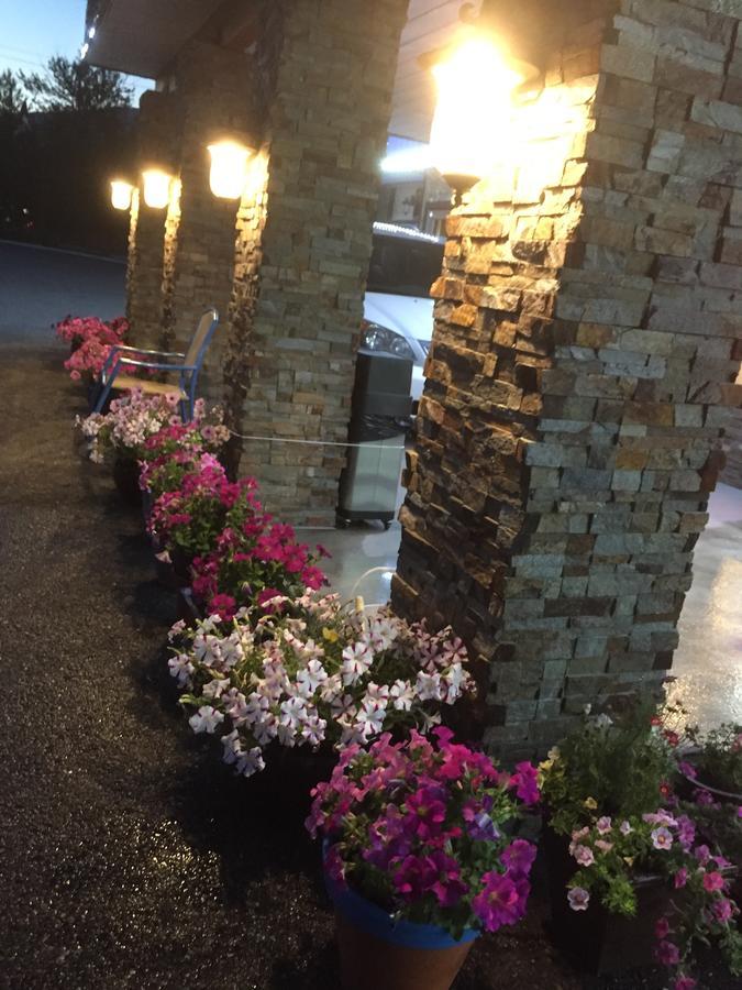 Riverside Motel Cache Creek Exterior photo